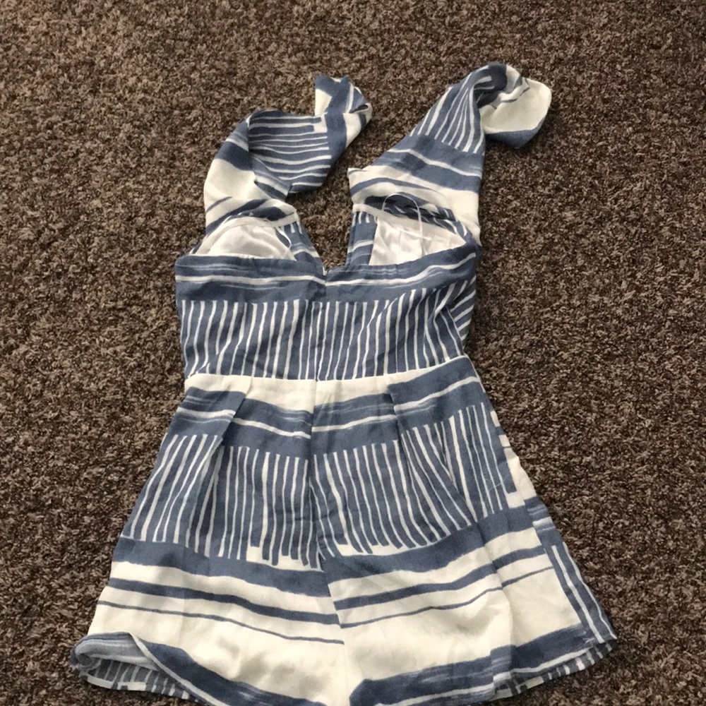 Blue/White Romper (L) - Picture 4 of 4
